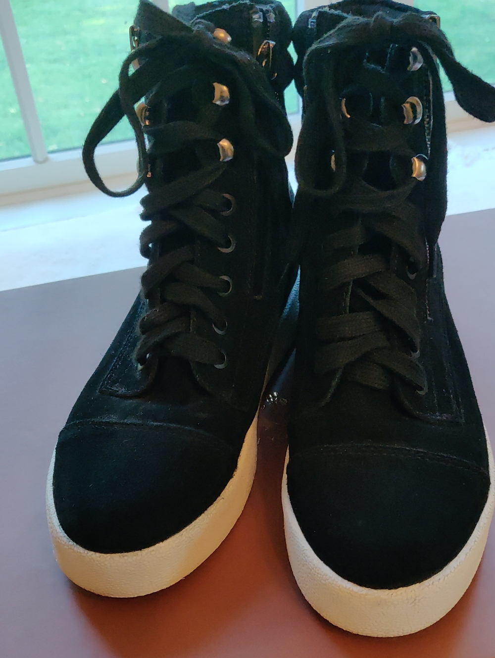 Black High-Top Lace-Up Women’s Sneakers